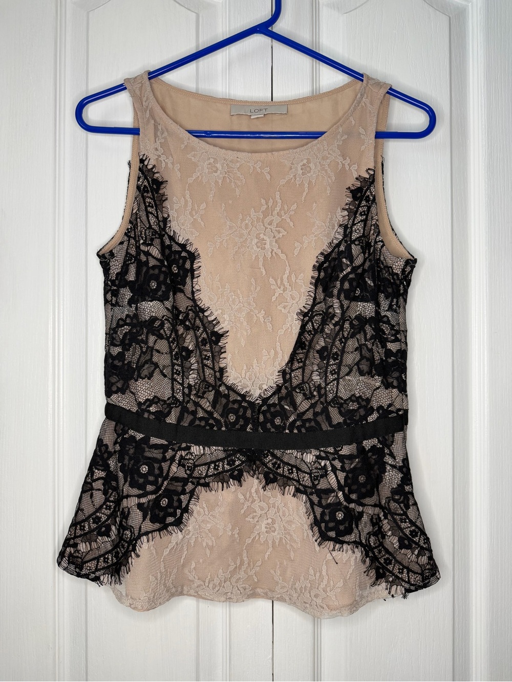 LOFT Size 2 Black Lace Peplum Blouse Nude Lined Sleeveless Bow Back Top - Picture 3 of 8